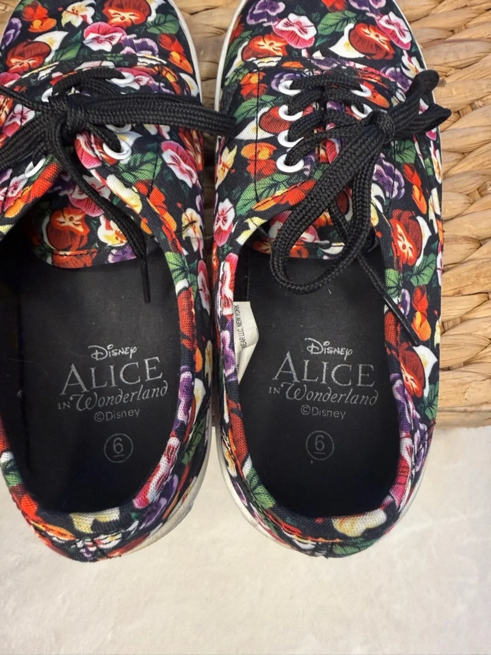 Disney Alice in Wonderland Floral Sneakers Women's Size 6 Black Canvas Low Top